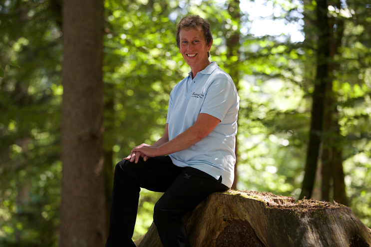 Heidi Bischoff ist Wildpflanzenguide in Baiersbronn.