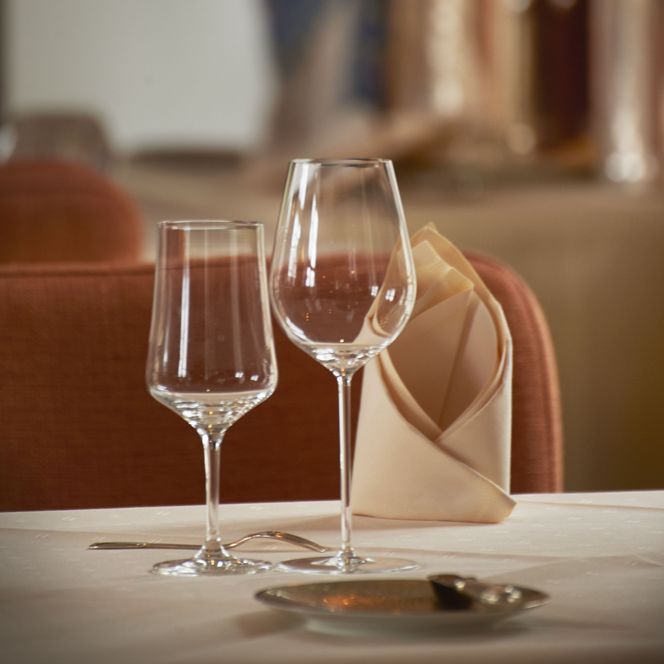 Gedeckter Tisch im Schloss Eberstein in Gernsbach