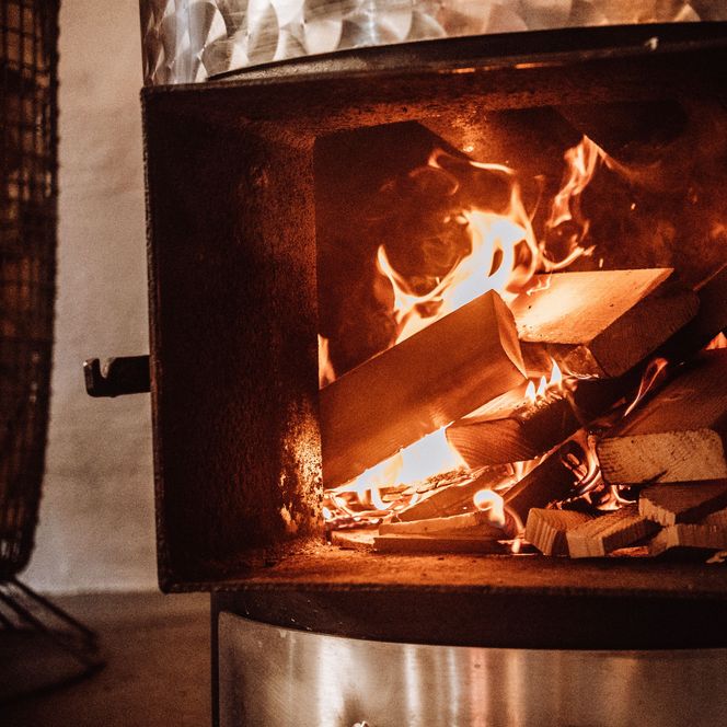 Ein Feuer in der Destillieranlage der Schnapsbrennerei von Kathrin Schray aus Schönmünzach
