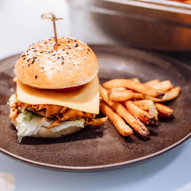 Pulled Chicken Burger von den Baiersbronner Miniköchen