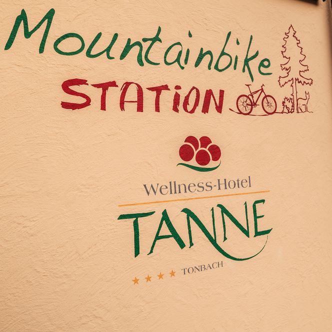 Beschriftung der Mountainbike Station des Wellnesshotels Tanne in Tonbach