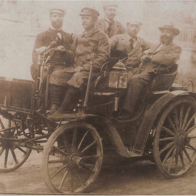 Bild des ersten Automobils der Firma Bergmanns Industriewerke in Gaggenau