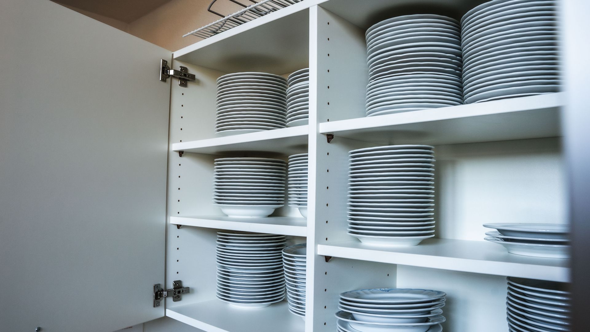 Geschirrschrank im Haus des Gastes in Tonbach