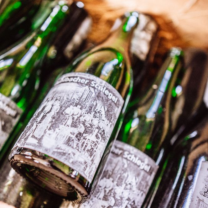 Champagnerflaschen "Buhlbacher Schlegel", die in der Glashütte in Buhlbach erfunden wurden