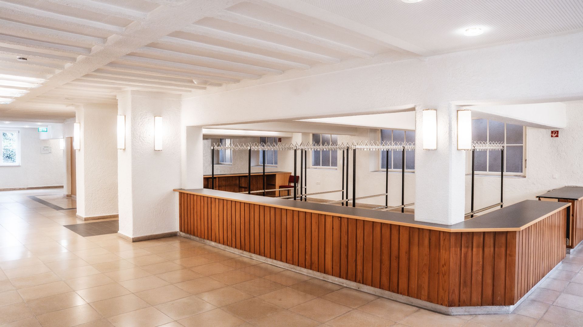 Garderobe im Untergeschoss der Schwarzwaldhalle Baiersbronn