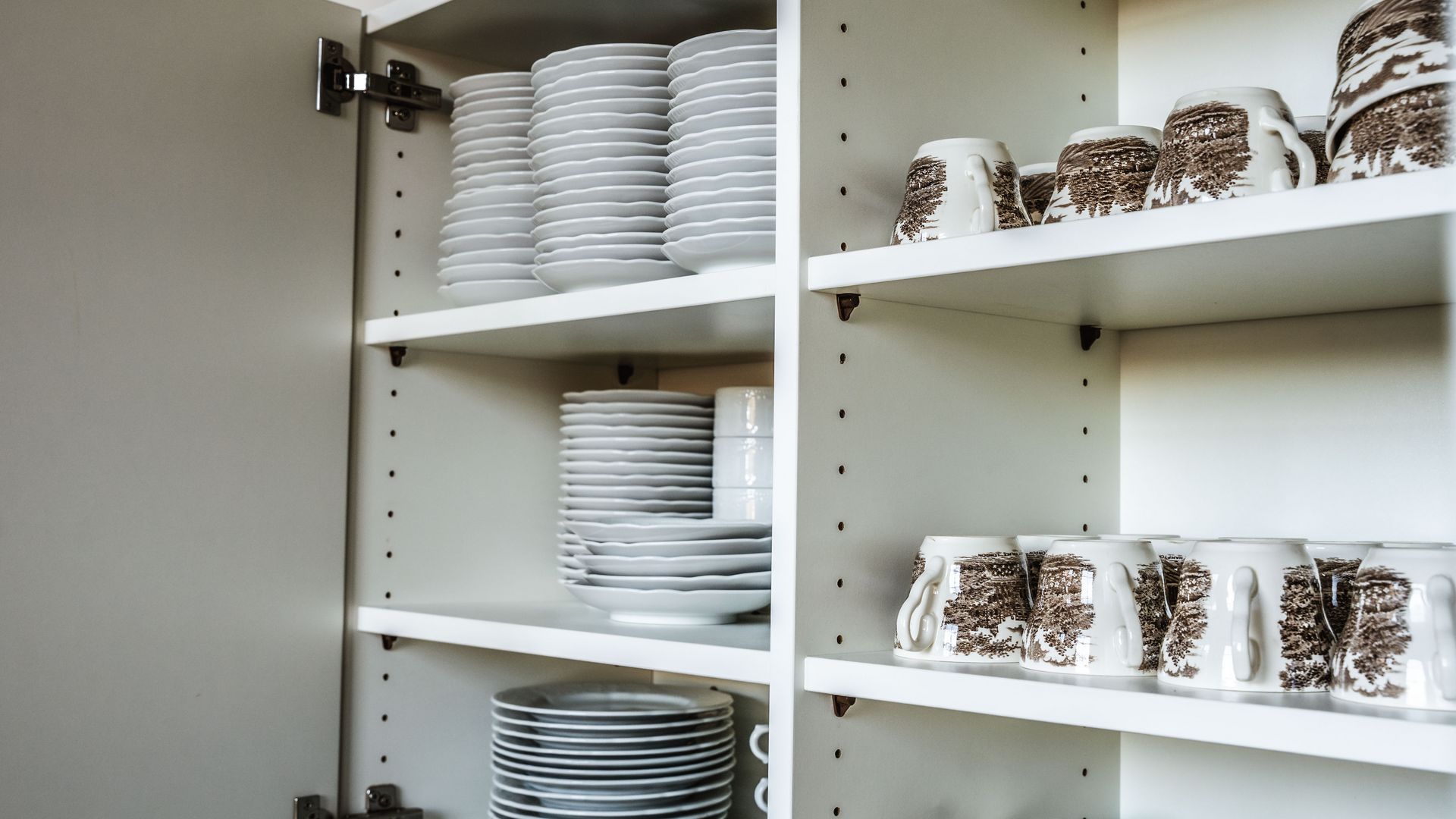 Geschirrschrank im Haus des Gastes in Tonbach