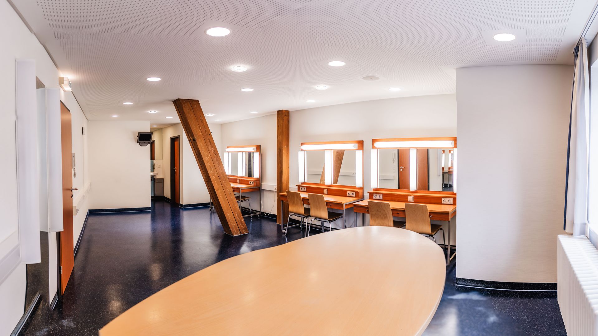 Künstlergarderobe in der Schwarzwaldhalle Baiersbronn