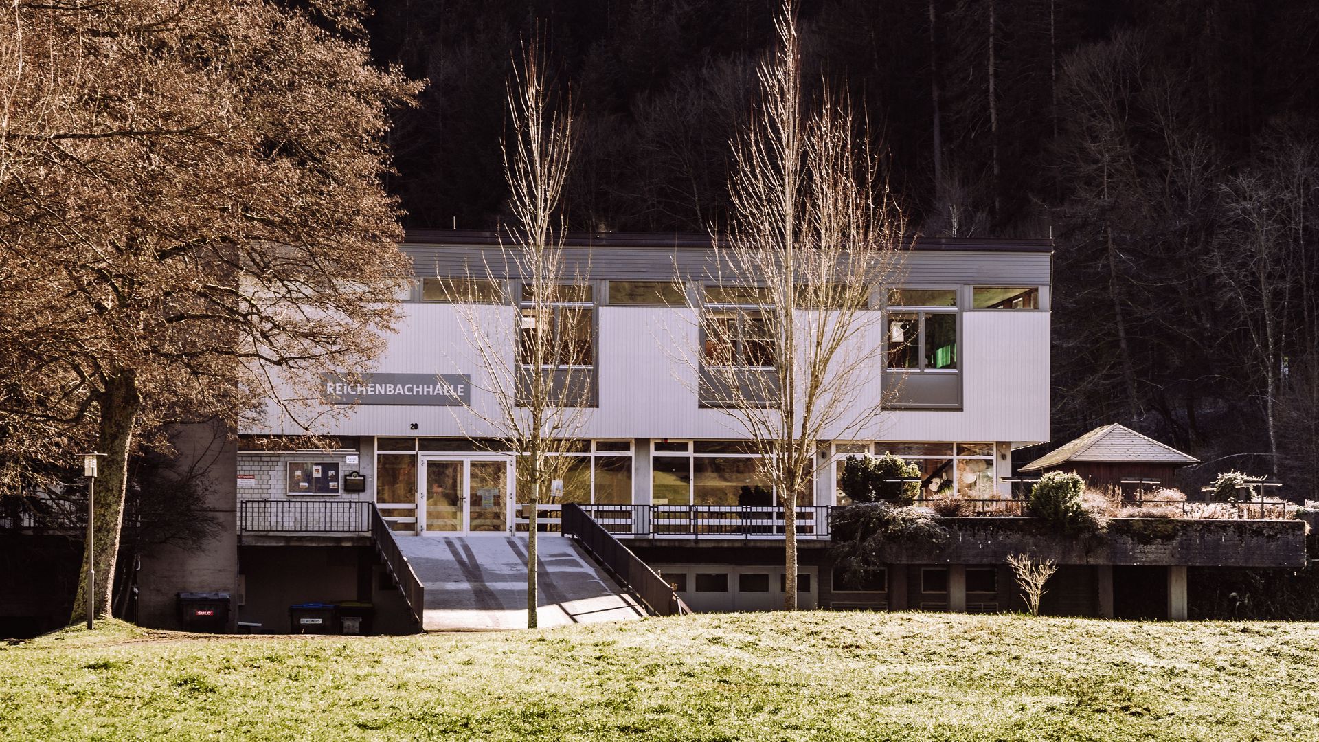 Außenansicht Reichenbachhalle Klosterreichenbach
