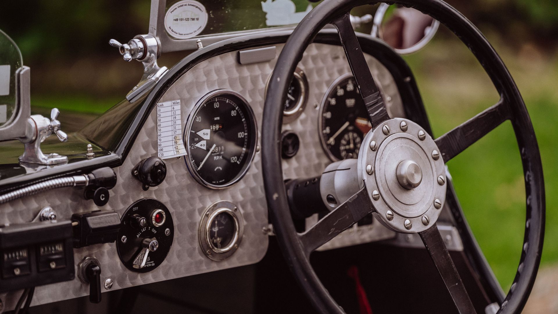 Armatur eines Oldtimers der Baiersbronn Classic