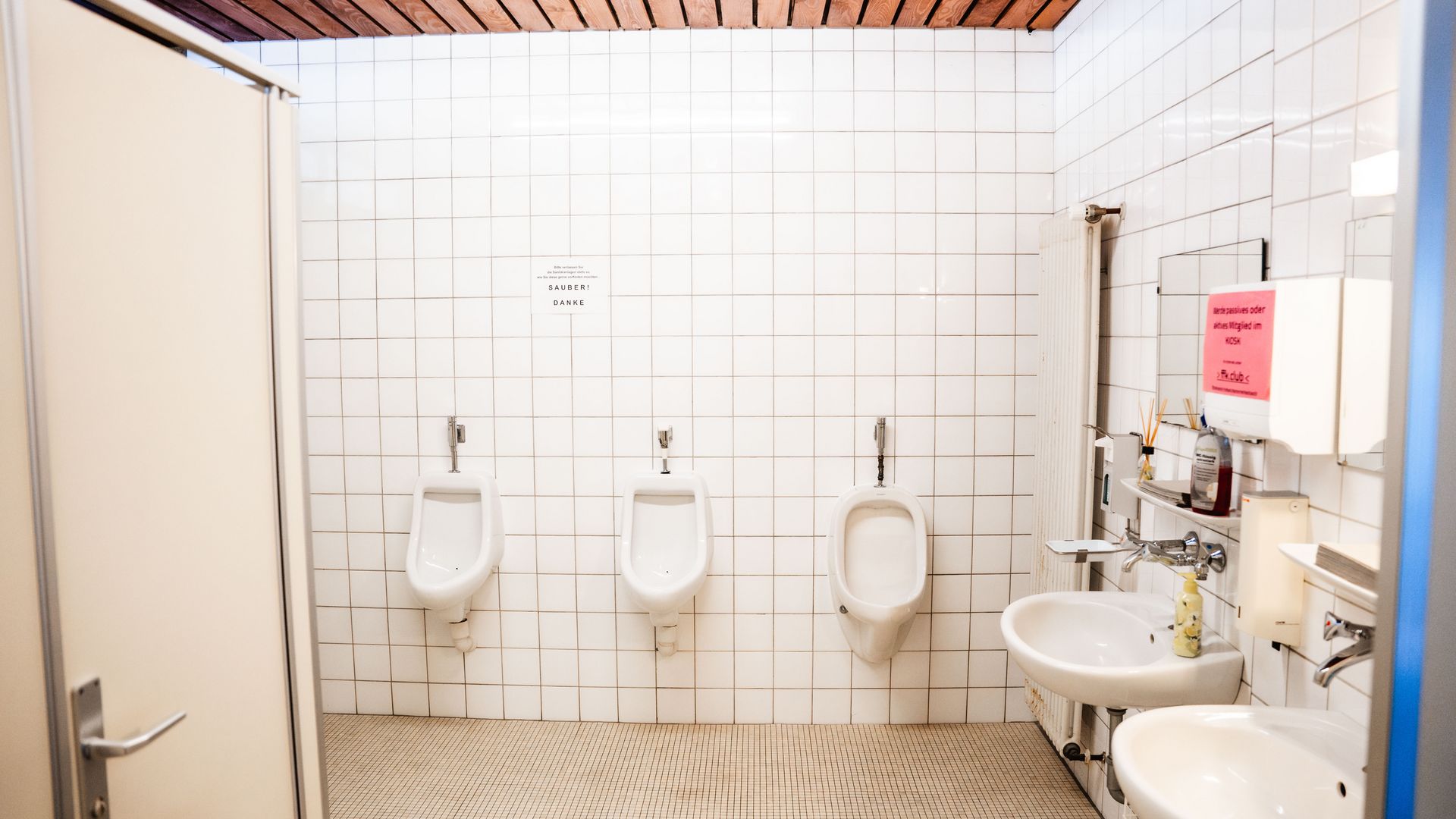 Herrentoilette Reichenbachhalle Klosterreichenbach