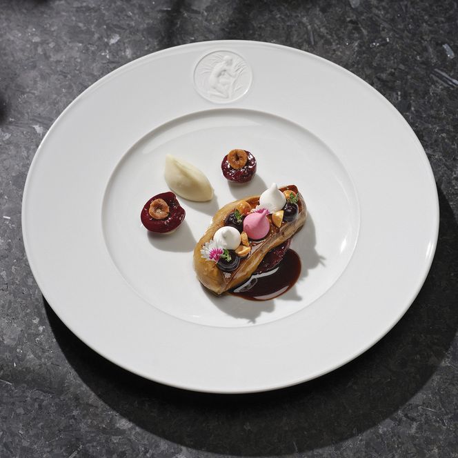 Angerichtetes Fine-Dining-Gericht der Schwarzwaldstube im Hotel Traube Tonbach