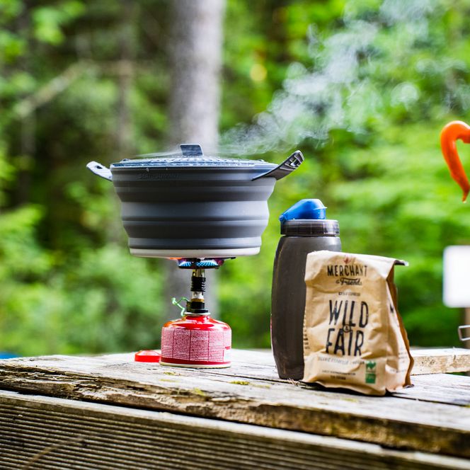 Auf Gaskochern wird die Mahlzeit im Trekking-Camp in Baiersbronn zubereitet