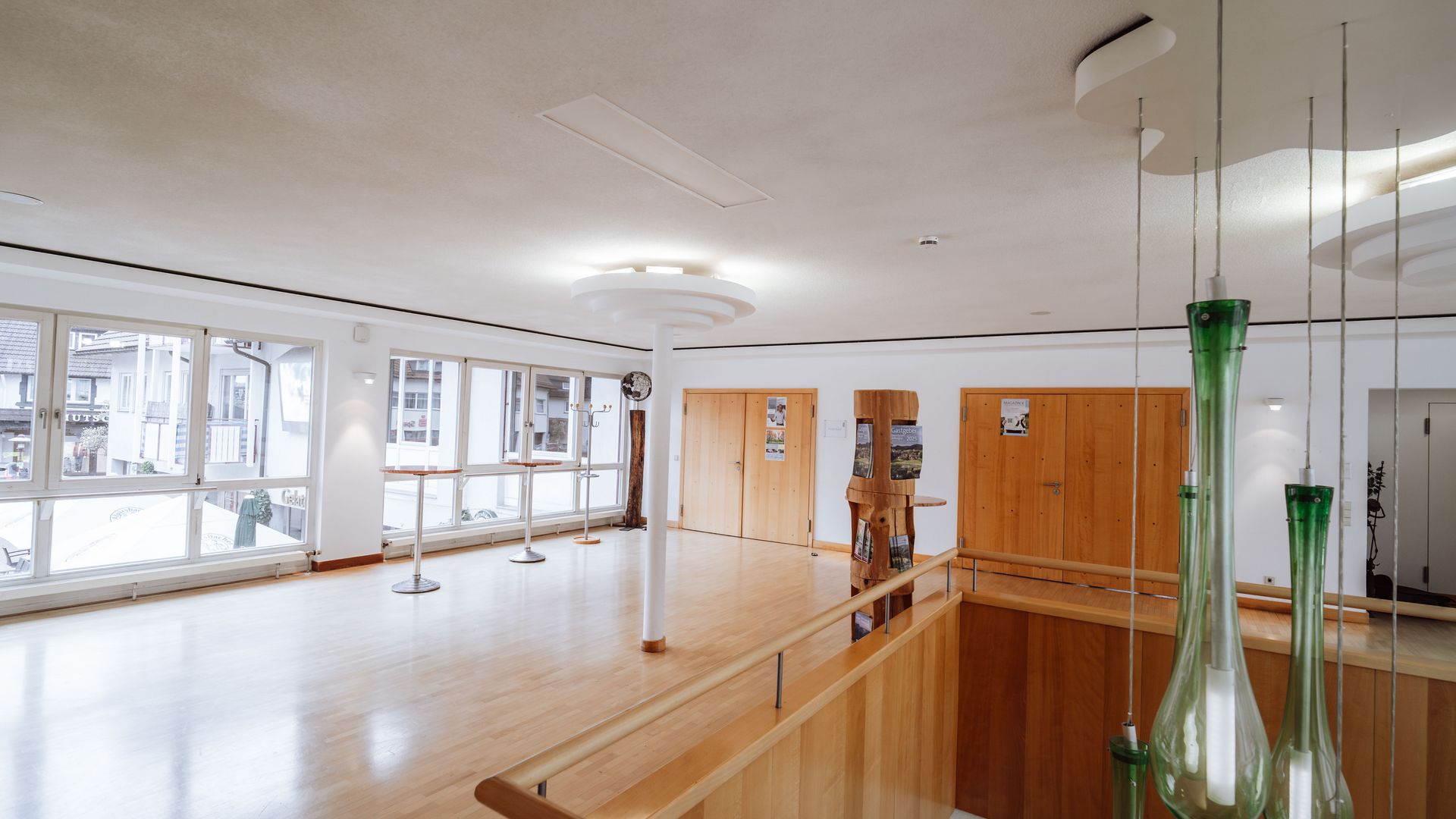 Foyer und Saaltüre Rosensaal Baiersbronn